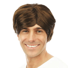 Perruque Courte Raide Marron / Perruque Nick Marron / La Maison du Déguisement