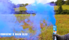 Fumigène à Main Bleu / FUMIGENE A MAIN 45 SEC BLEU / La Maison Du Déguisement