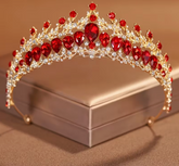 Diadème Royal Lady Métal Or et Rouge / Diadème élégant en strass / Couronne De Reine Métal Doré et Rouge / La Maison Du Déguisement