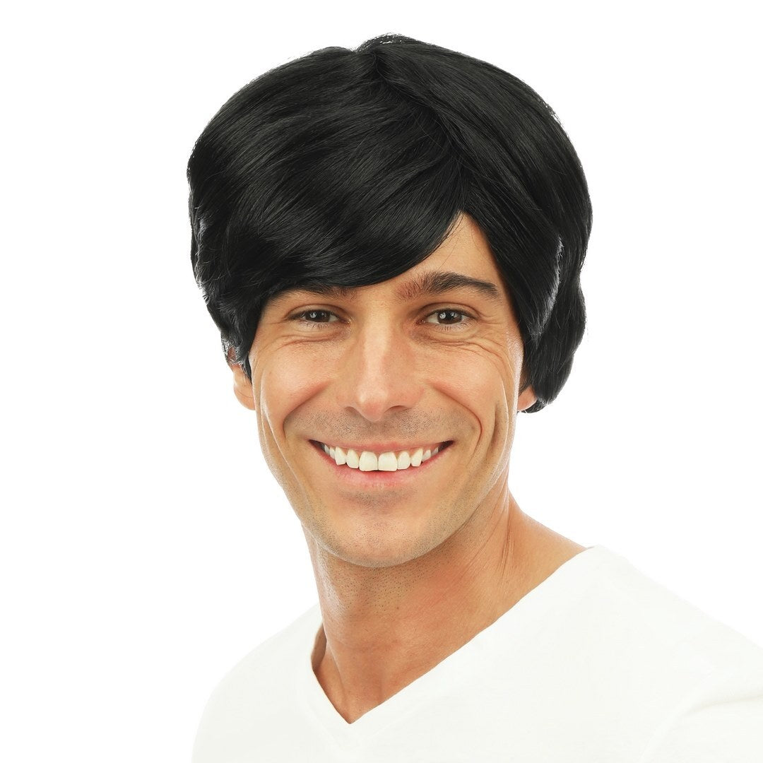 Perruque Courte Raide Noir / Perruque Nick Noir / La Maison du Déguisement