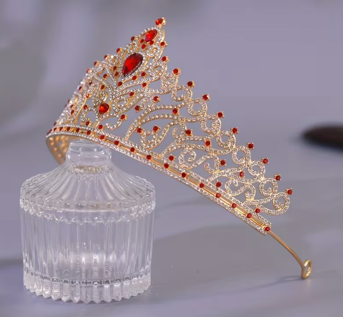 Diadème Royal Lady Métal Or et Rouge / Couronne de Reine Rétro Palais / Couronne De Reine Métal Doré et rouge / La Maison Du Déguisement