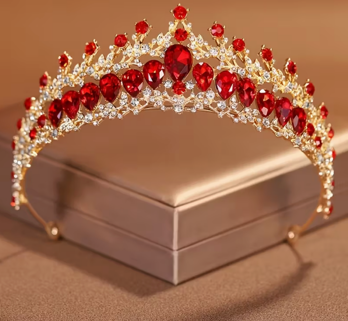 Diadème Royal Lady Métal Or et Rouge / Diadème élégant en strass / Couronne De Reine Métal Doré et Rouge / La Maison Du Déguisement